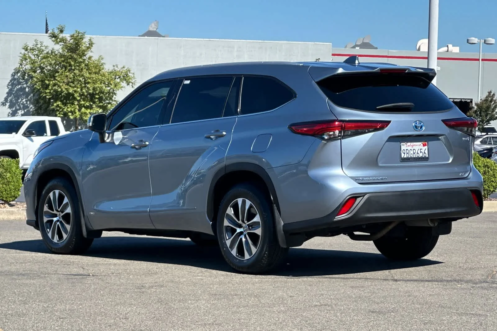 Used 2022 Moon Dust Toyota Hybrid XLE image 7