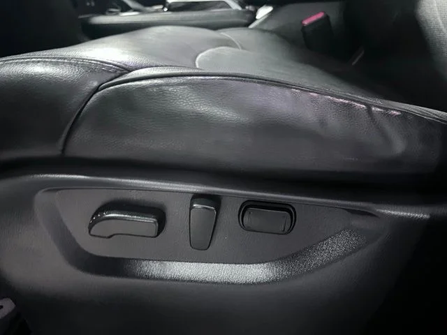 Used 2022 Gray Nissan SL image 22