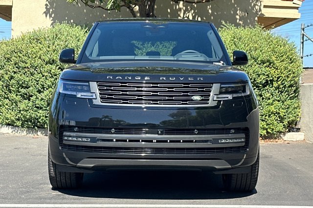 New 2026 Santorini Black Land Rover SE image 8