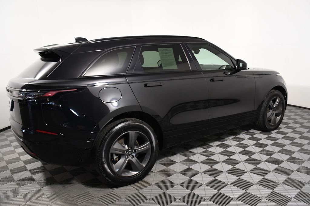 Used 2025 Santorini Black Metallic Land Rover Dynamic SE image 7