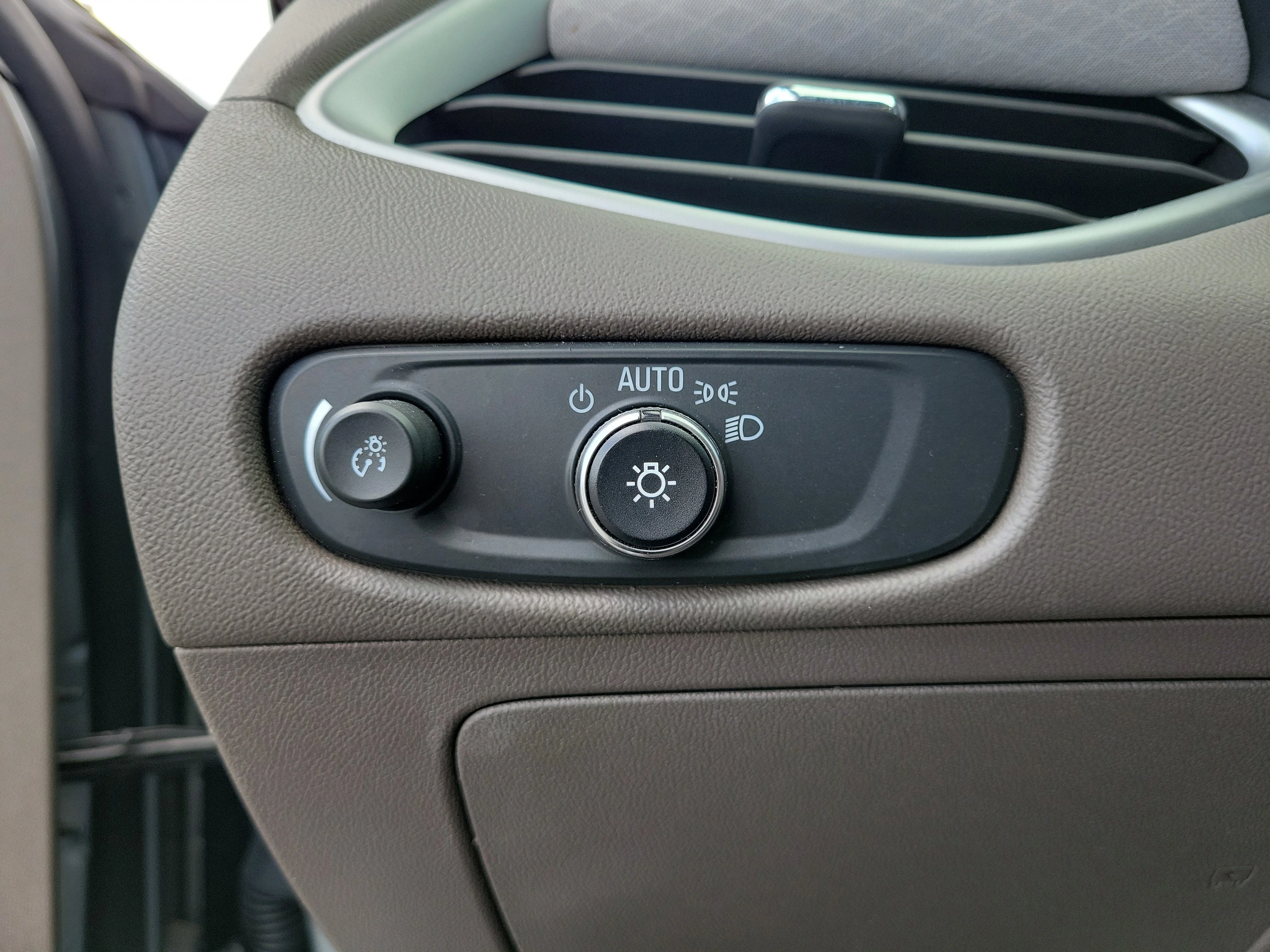 Used 2024 Sterling Gray Metallic Chevrolet LT image 21