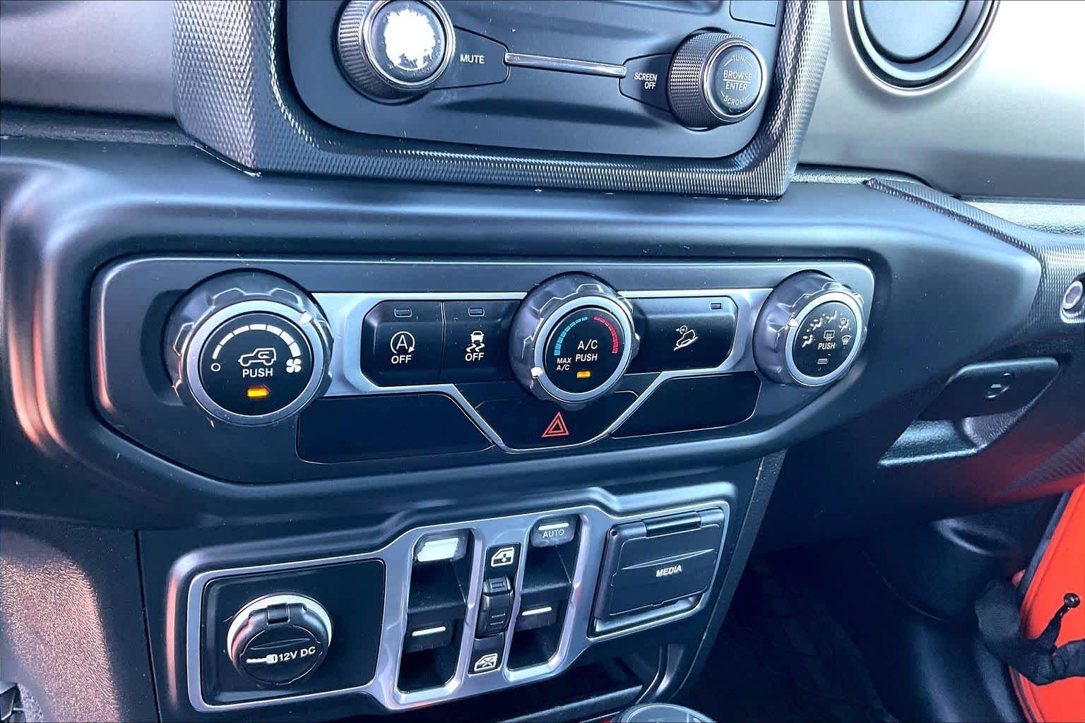 Used 2018 Punk'n Clearcoat Metallic Jeep Sport S image 30