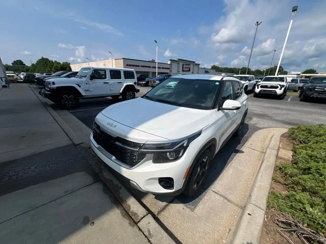 Used 2024 White Kia EX image 1