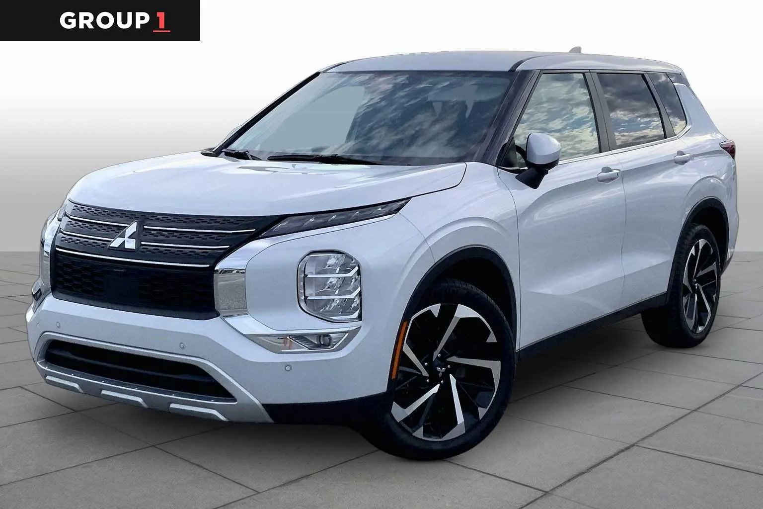 2024 Mitsubishi Outlander SE 2WD's photo