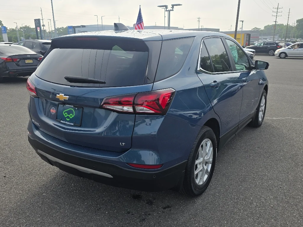 Used 2024 Lakeshore Blue Metallic Chevrolet LT image 16