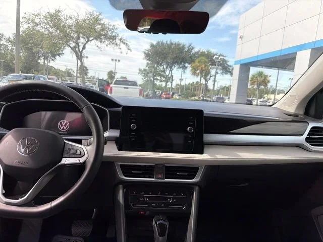 2025 Volkswagen Taos SE - Photo 9