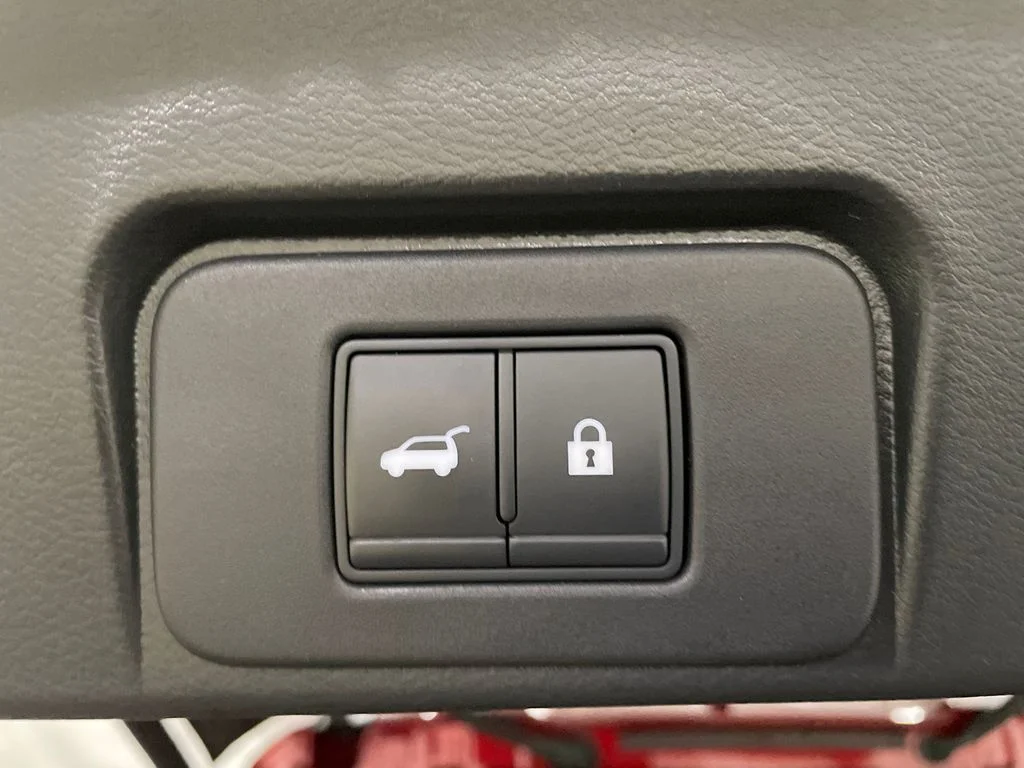 Used 2022 Scarlet Ember Tintcoat Nissan SL image 8