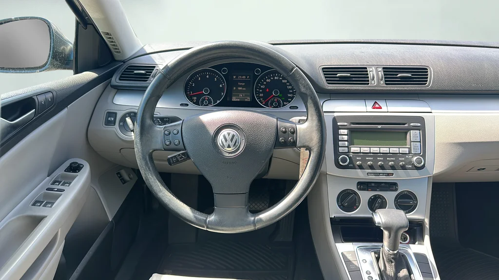 Used 2009  Volkswagen Komfort image 15