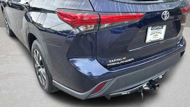 Used 2020  Toyota XLE image 40