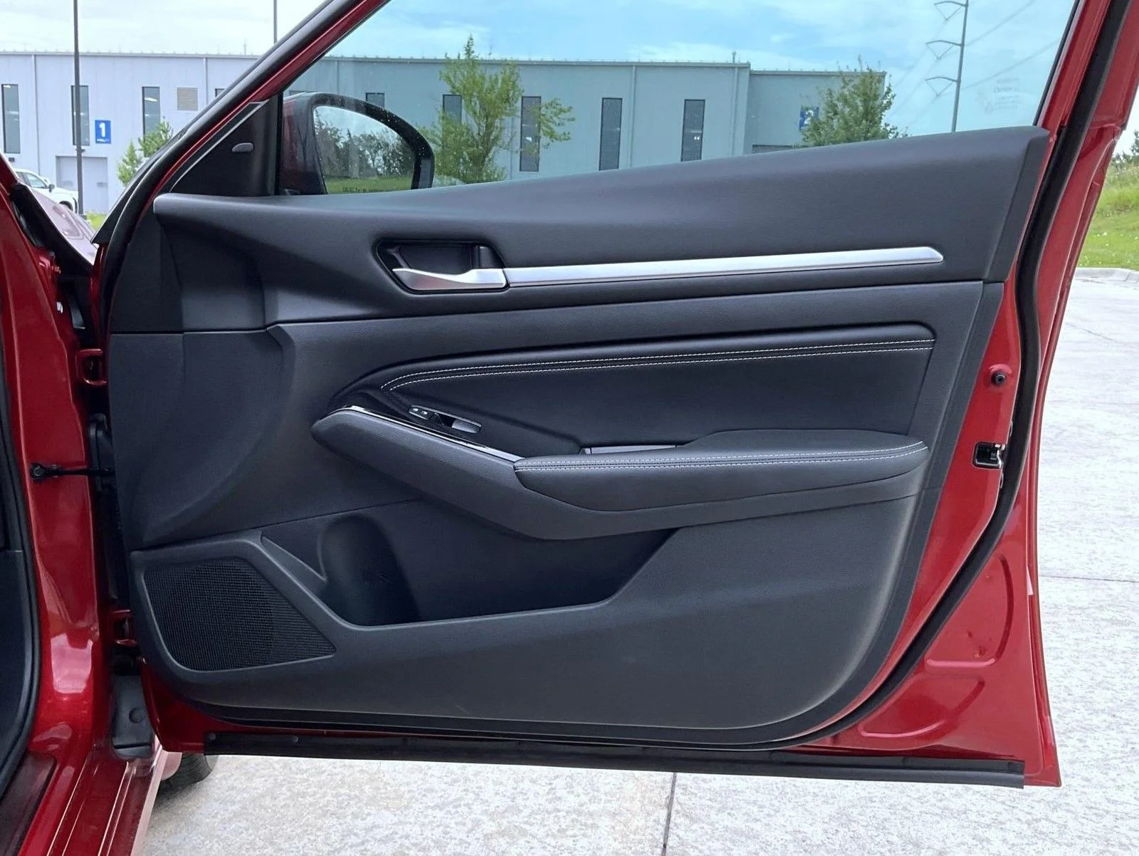 Used 2023 Red Nissan 2.5 SL image 17