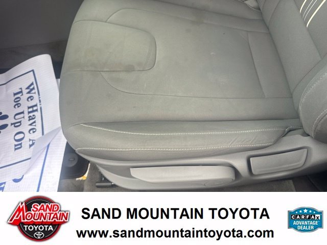 Used 2025 White Hyundai SEL Convenience image 13