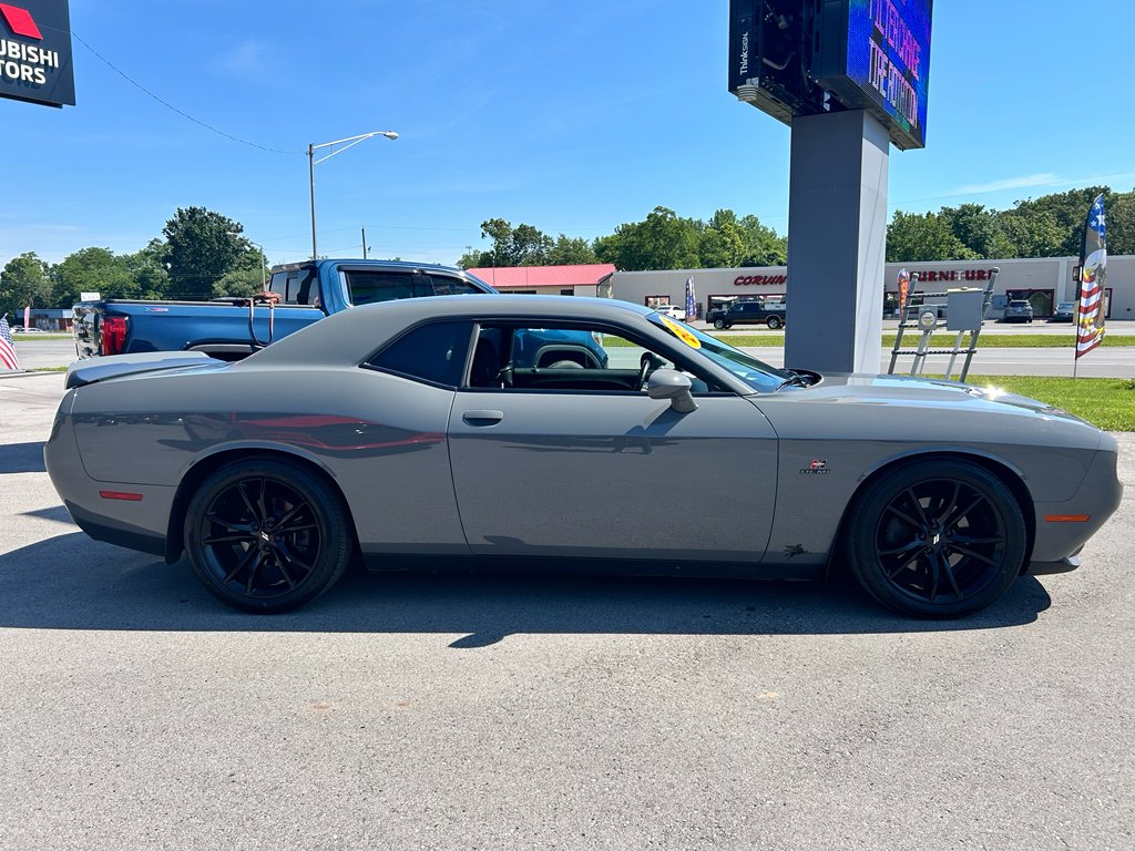 Used 2018 Destroyer Gray Clearcoat Dodge R/T image 3