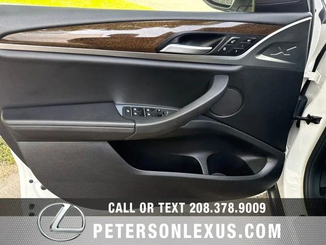 Used 2022  BMW xDrive30i image 21