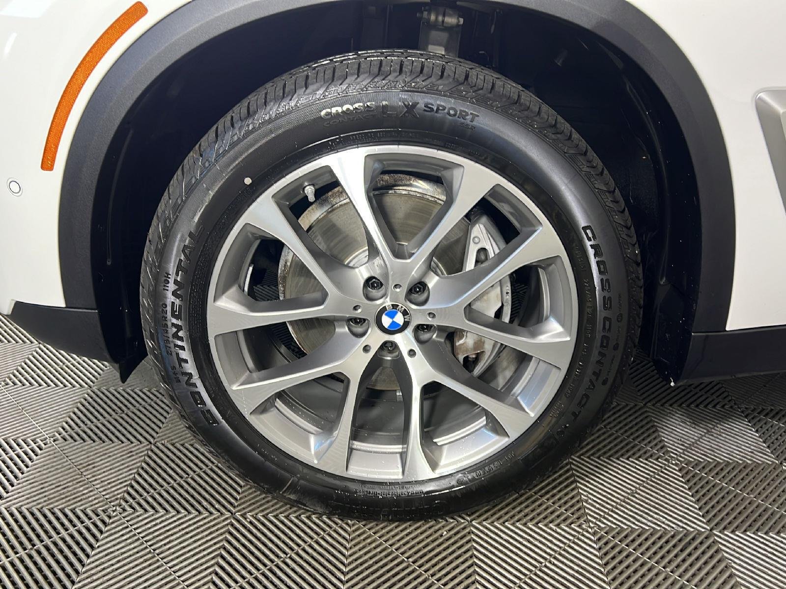 New 2026 Alpine White BMW xDrive40i image 10