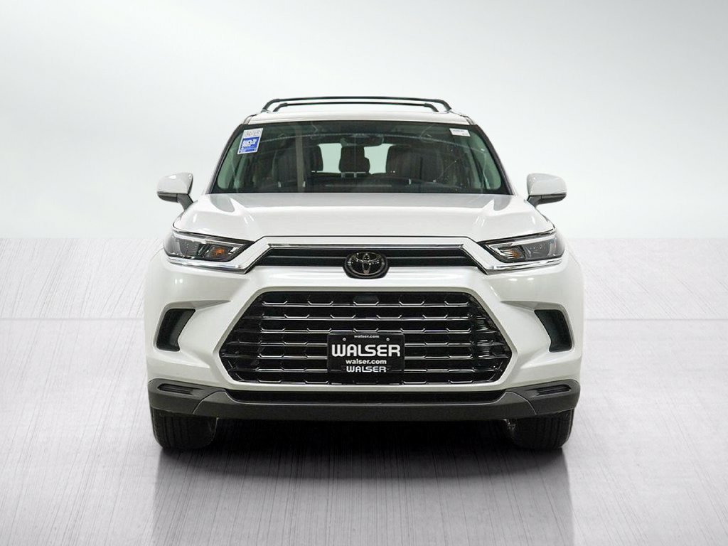Used 2024 Pearl Toyota Xle image 8
