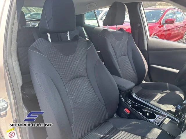Used 2022 Silver Toyota LE image 11