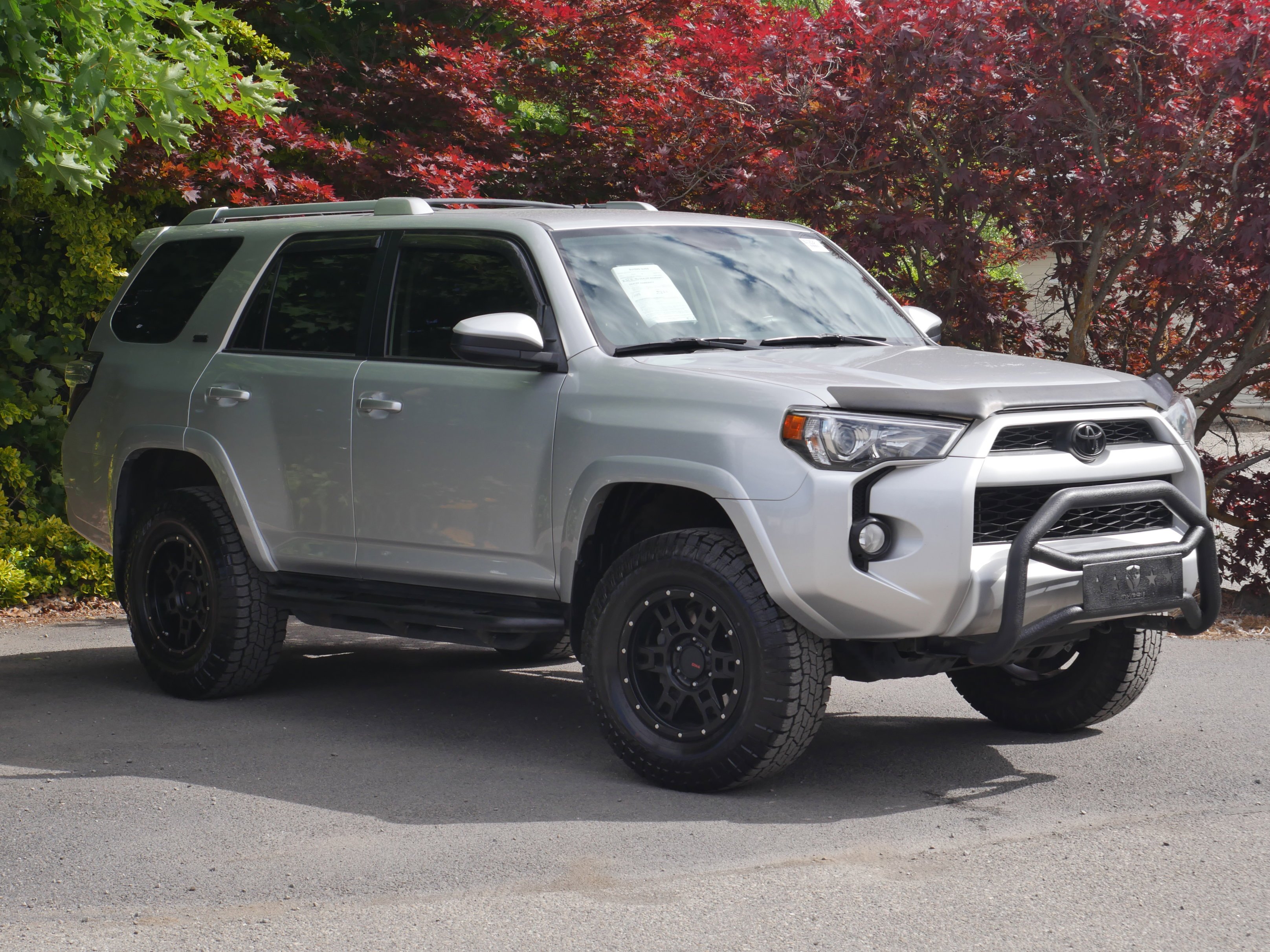 Used 2018 Classic Silver Metallic Toyota SR5 image 28