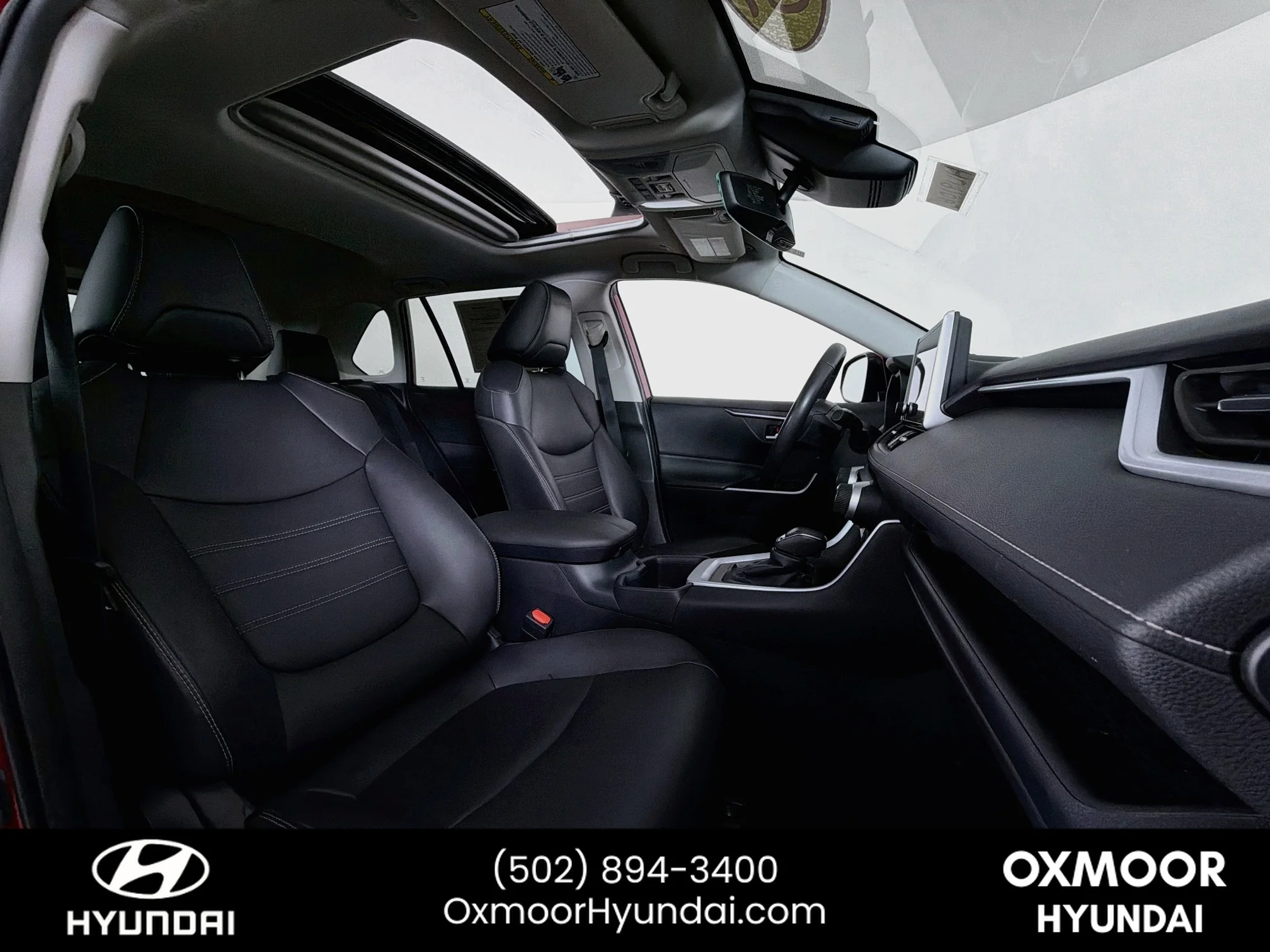 Used 2025 Ruby Flare Pearl Toyota XLE Premium image 29