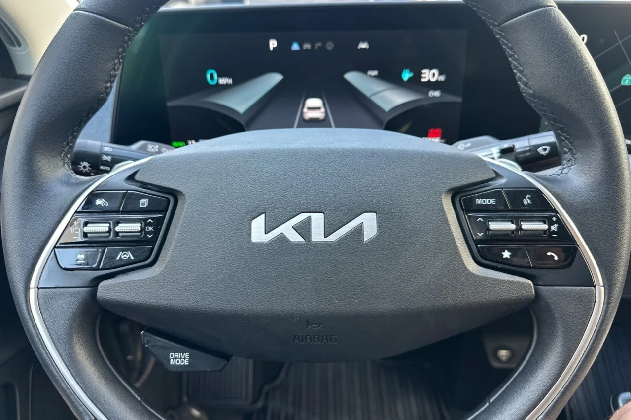 Used 2023 WHITE Kia Light image 23