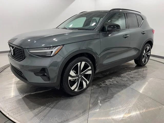 2026 Volvo XC40 B5 Ultra Dark AWD's photo