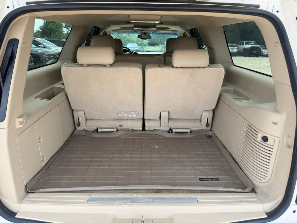 Used 2013 White Diamond Tricoat Cadillac Luxury image 32