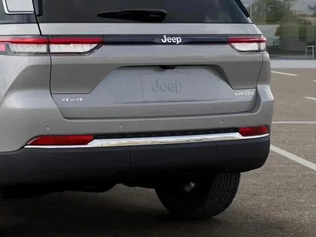 New 2026 Silver Zynith Exterior Paint Jeep Laredo image 117