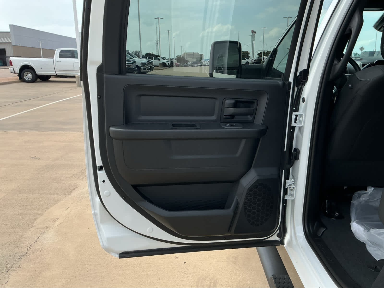 New 2026 Bright White Clear-Coat Exterior Paint RAM Tradesman image 19