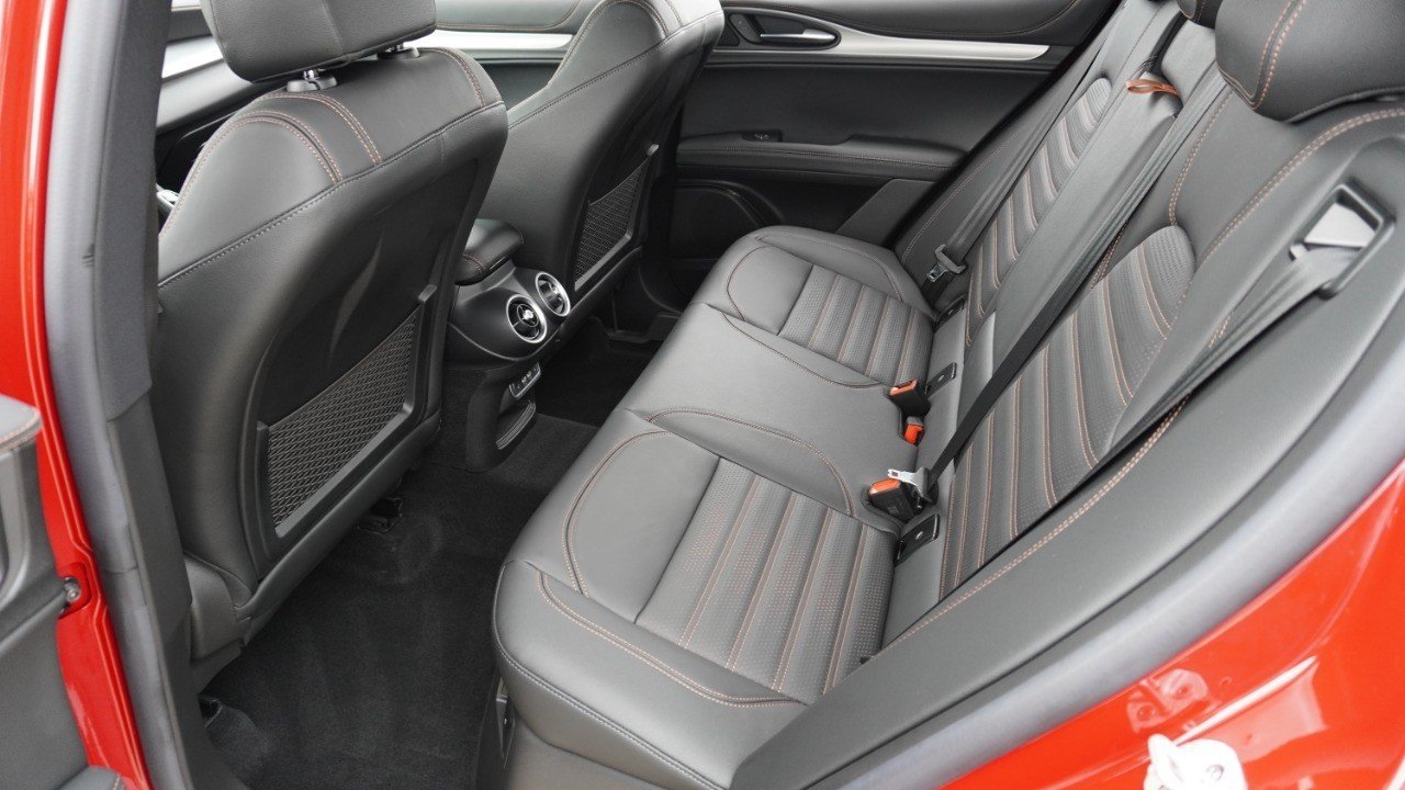 Used 2025 Red Alfa Romeo Intensa image 32