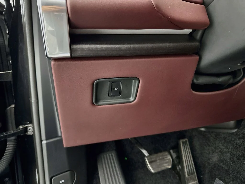 Certified Used 2024 Black Land Rover SE image 10