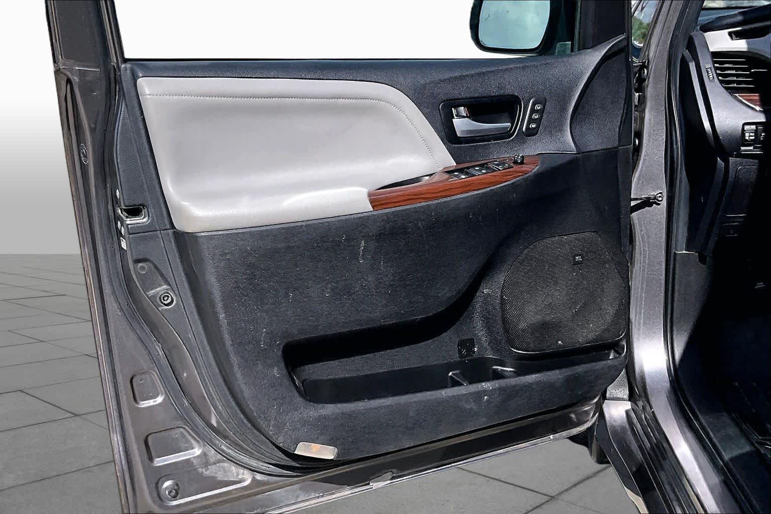 Used 2019 Predawn Gray Mica Toyota Limited Premium image 15