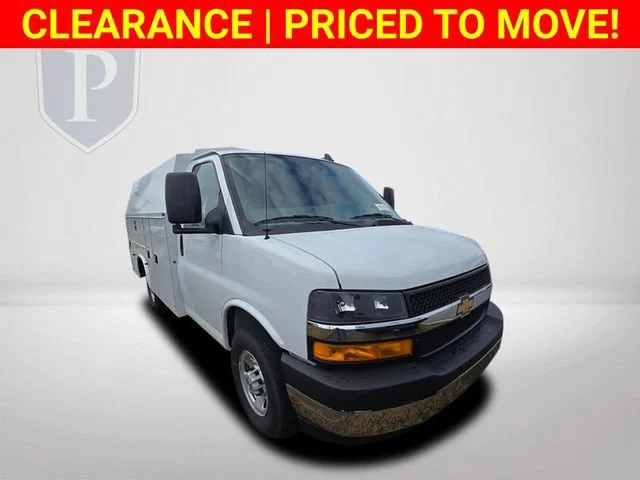 New 2025 Summit White Chevrolet 1WT image 14