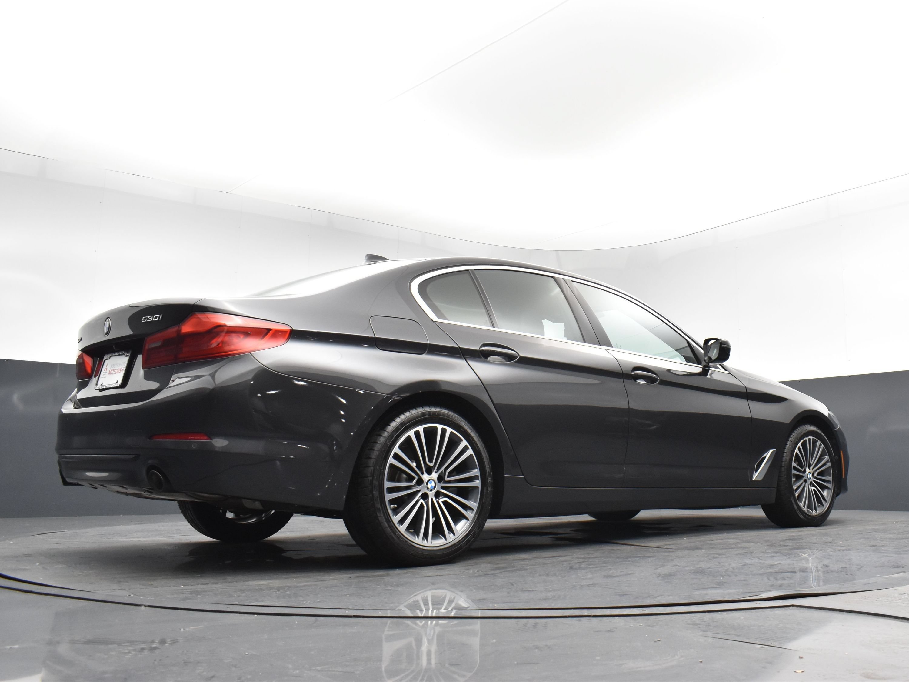 Used 2019 Dark Graphite Metallic BMW 530i xDrive image 22