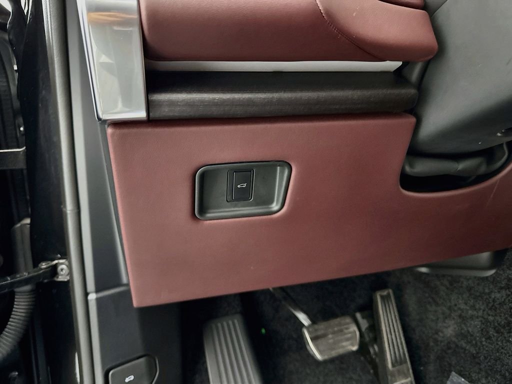 Certified Used 2024 Black Land Rover SE image 10