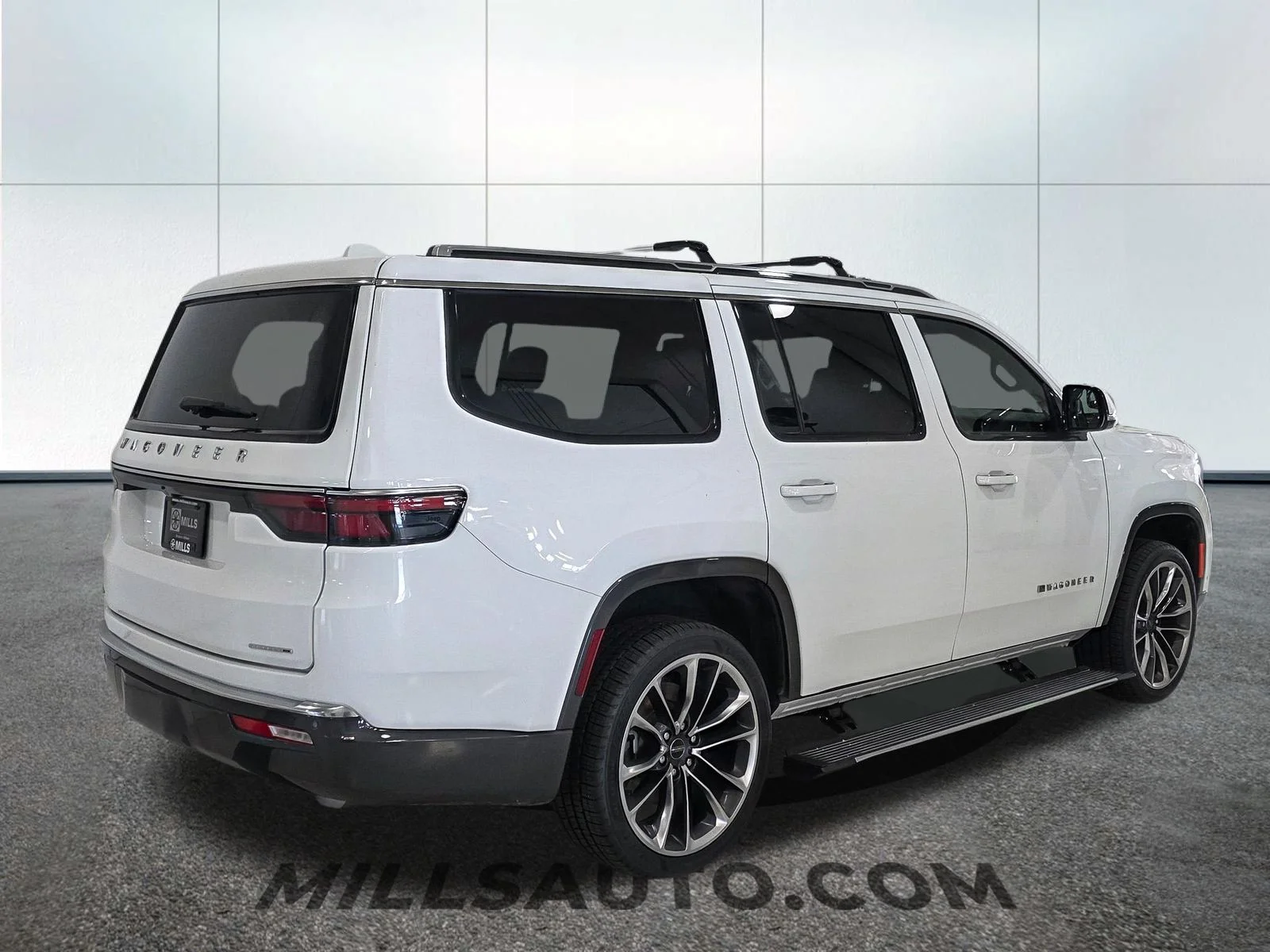 Used 2022 White Jeep Series III image 8