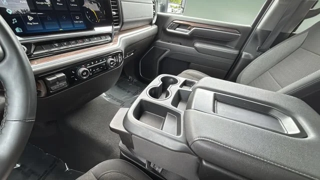 Used 2025 Summit White Chevrolet LT image 14