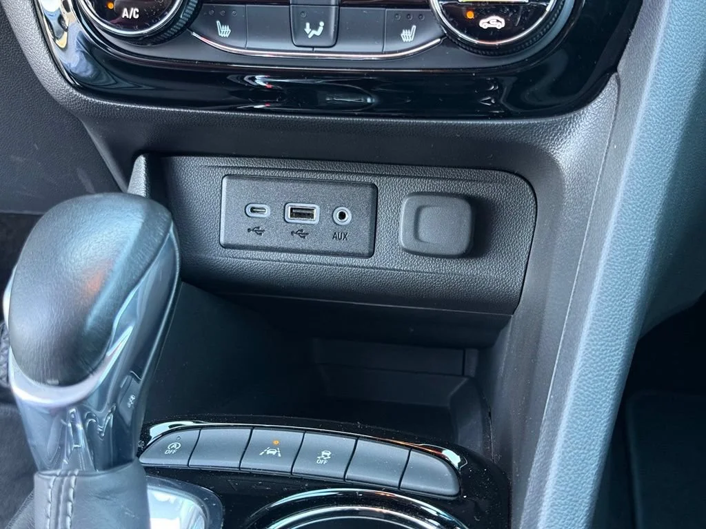 Used 2022 CINNABAR METALLIC Buick Select image 26