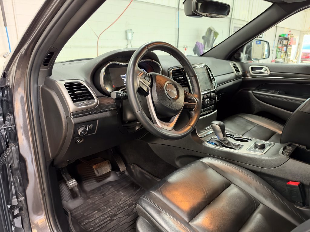 Used 2021 Gray Jeep Limited image 11