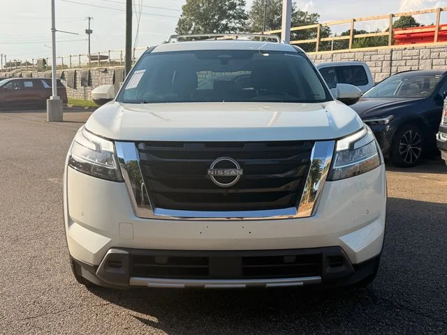 Used 2023 Pearl White Nissan SL image 8
