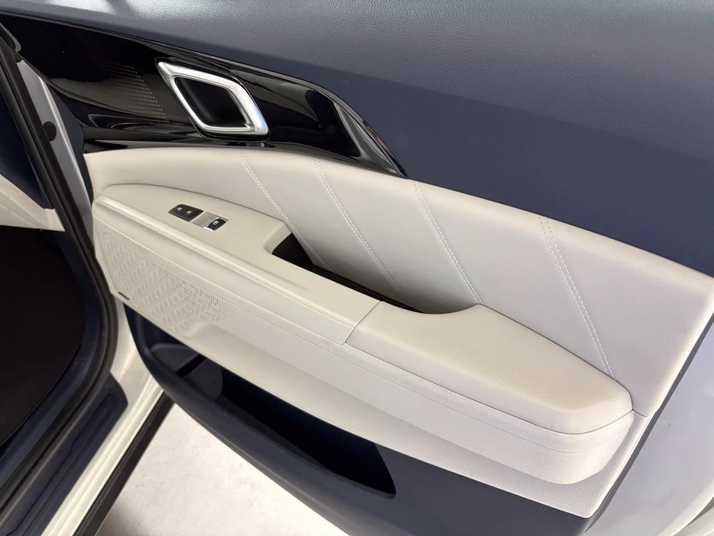 Used 2025 White Kia SX Prestige image 47