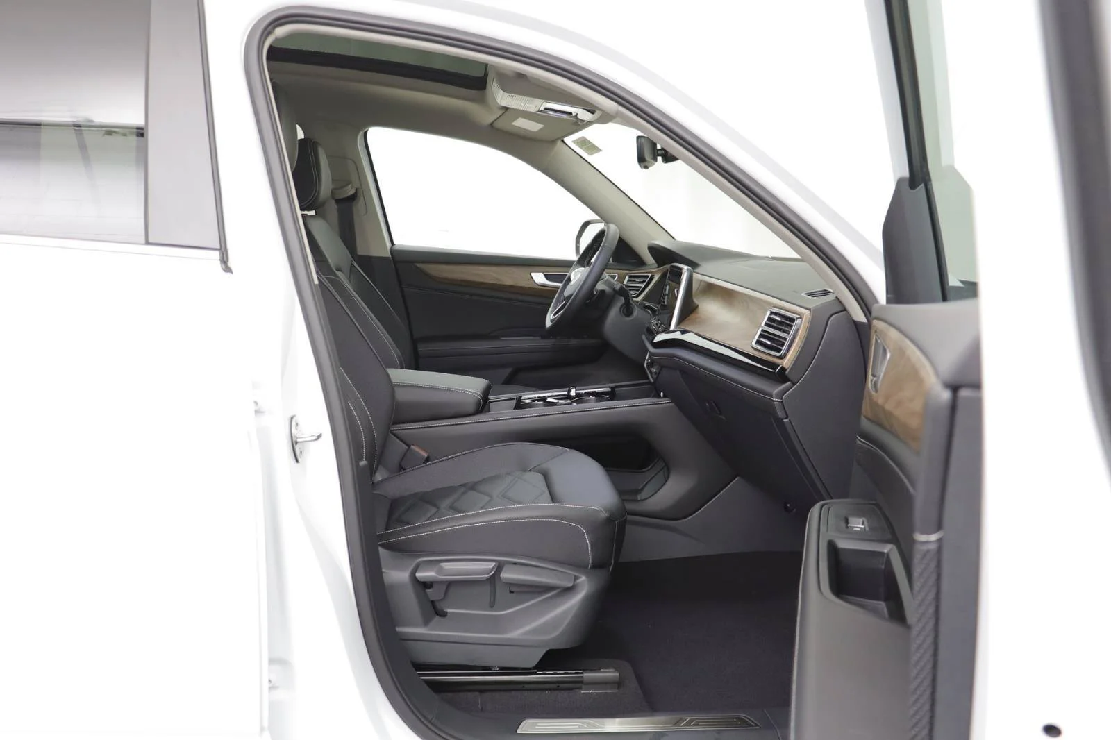 2026 Volkswagen Atlas SE w/Tech - Photo 19