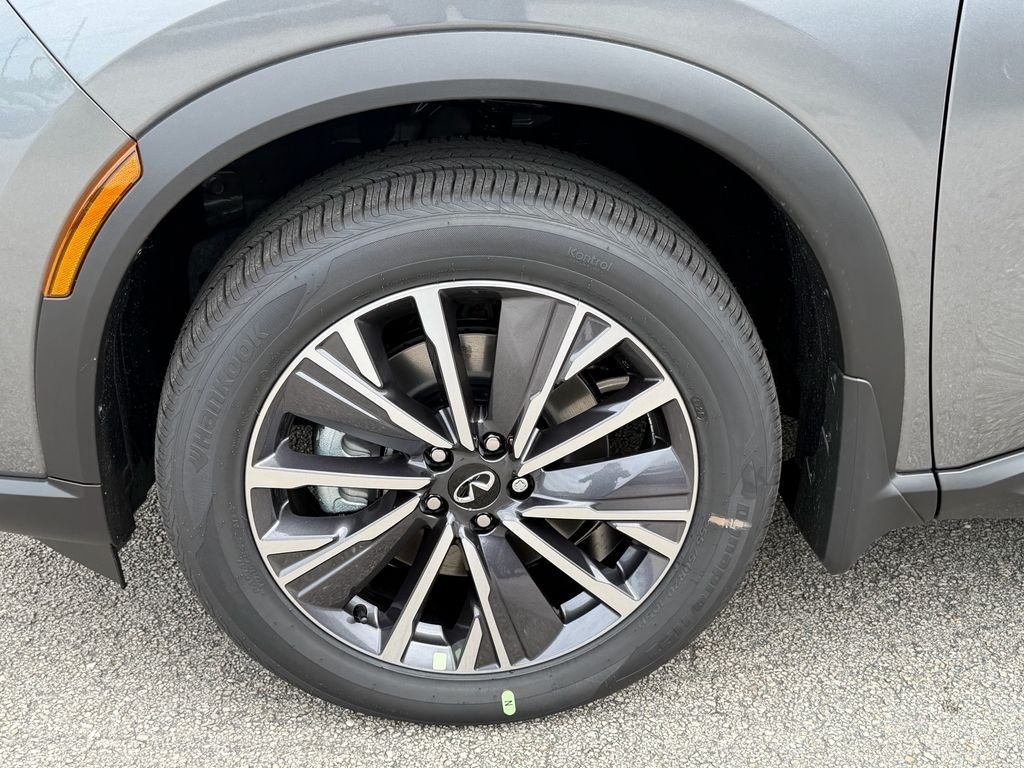 New 2027 GRAPHITE SHADOW INFINITI Luxe FWD image 11