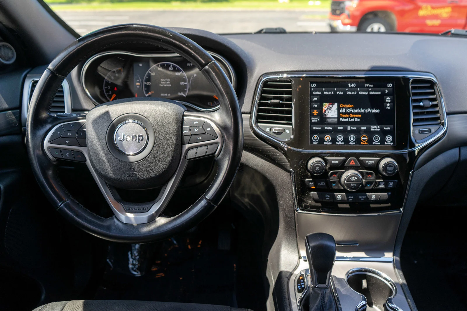 Used 2022 Diamond Black Crystal Pearlcoat Jeep Laredo X image 13