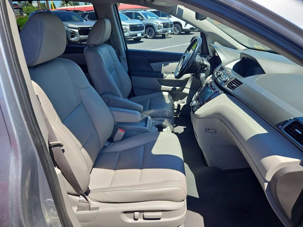 Used 2016 Lunar Silver Metallic Honda EX-L image 28
