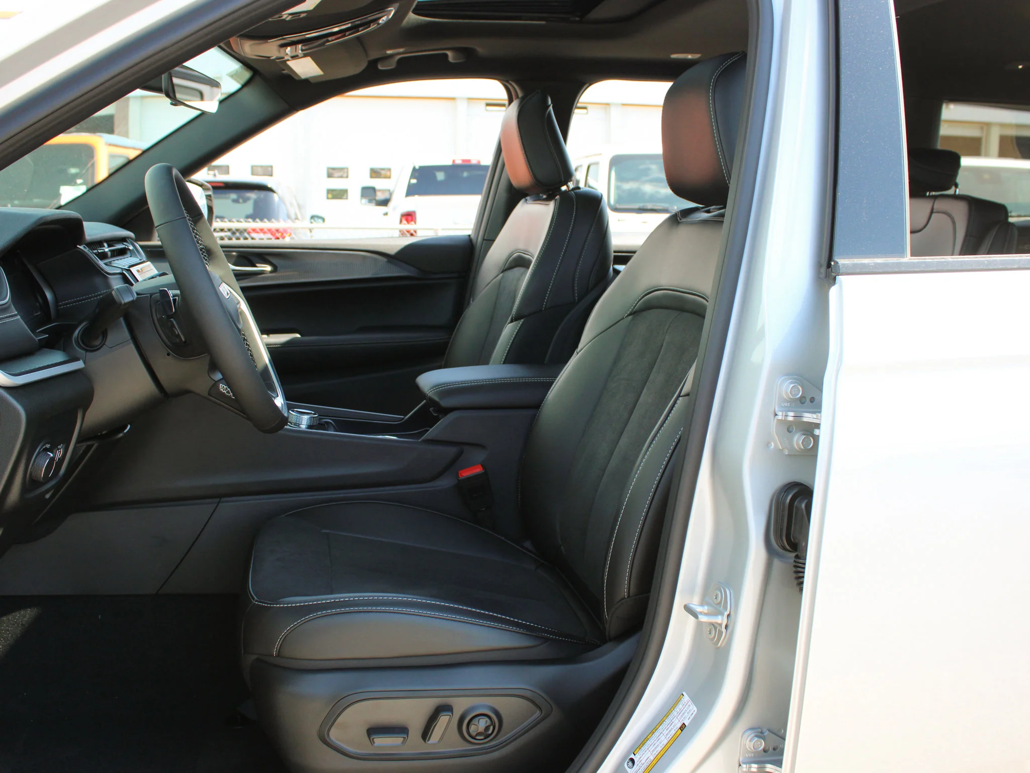 New 2025 Silver Jeep Altitude* 4x4, Sunroof, Heated Leather, Remote Start image 8