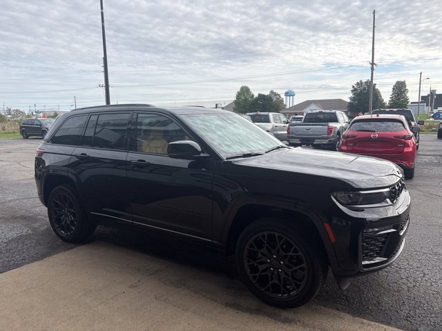 New 2027 High-Gloss Black Paint Jeep Summit image 8