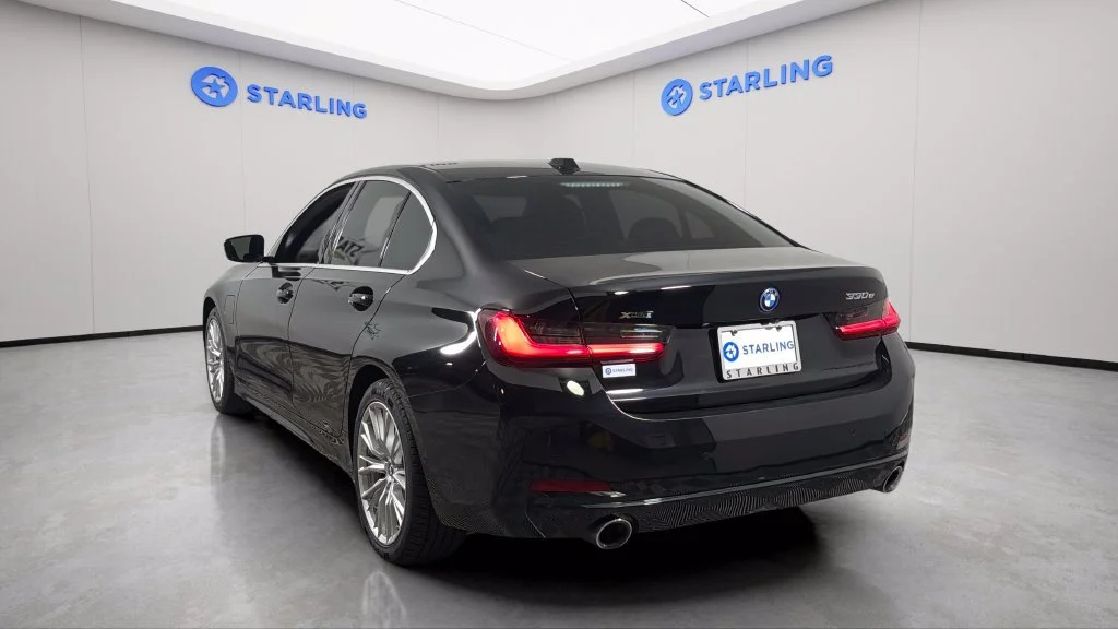 2024 BMW 3 Series 330e - Photo 7