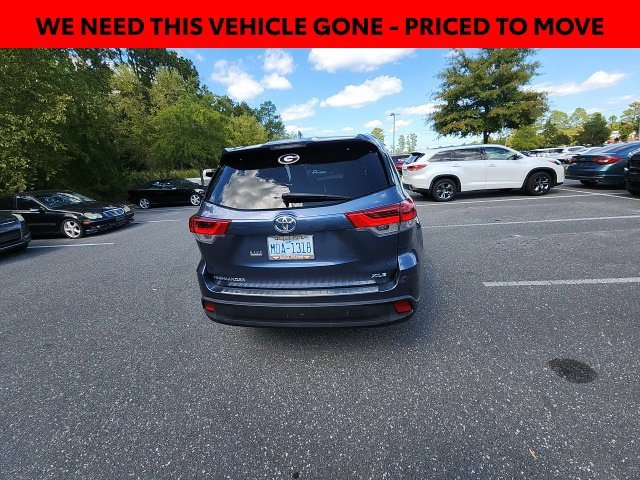 Used 2017 Blue Toyota XLE image 13