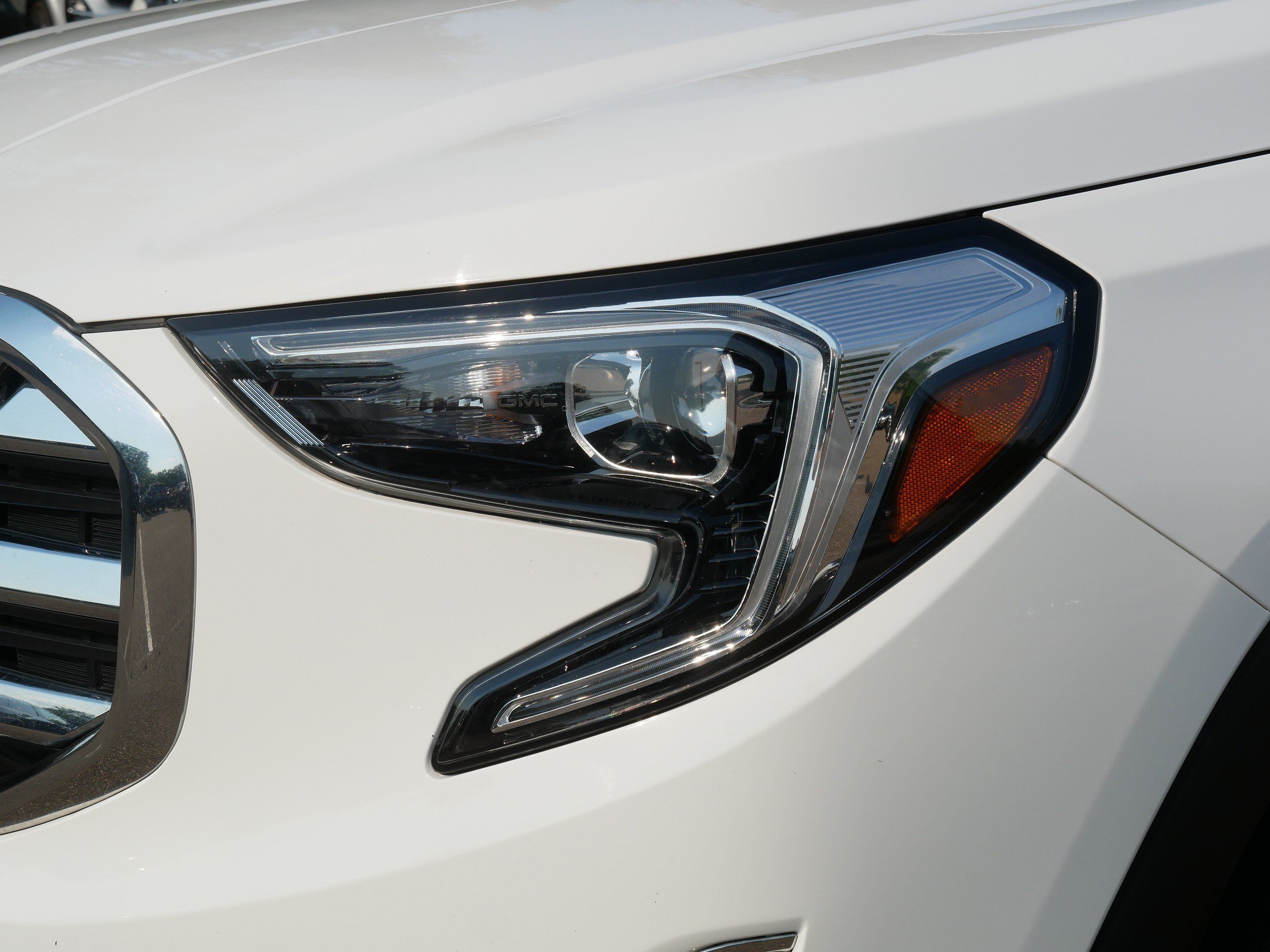 Used 2018 Summit White GMC SLT image 16