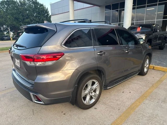 Used 2018 Gray Toyota Limited image 4