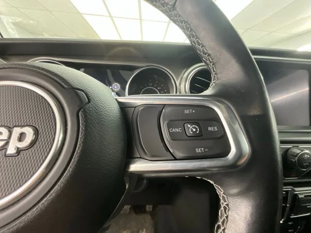 Used 2022 White Jeep Unlimited Sahara image 18